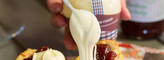 Rutger bakt scones met als topping onze scoontjes-room
